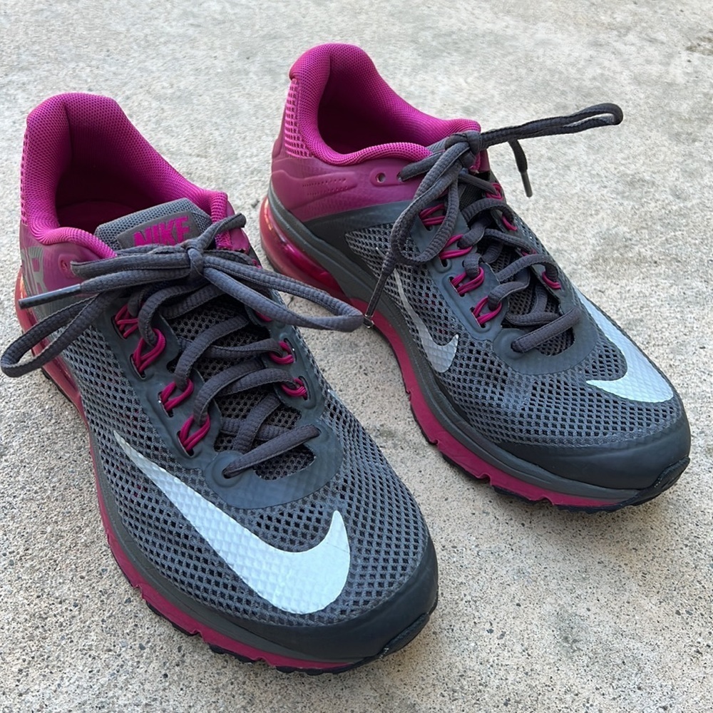 Nike Air Max Excellerate 2 Women's Grey/Fuschia Running Shoes Size 7